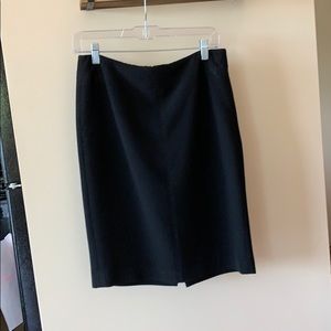 Black pencil skirt - Size 8 - LOFT